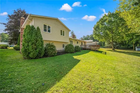 Exterior - 7514 Brambleside Ln, Mentor, OH 44060 photo 5 of 11