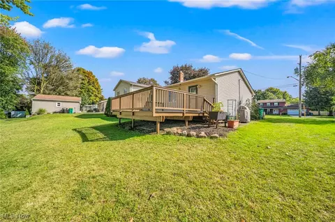 Exterior - 7514 Brambleside Ln, Mentor, OH 44060 photo 9 of 11