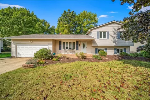 Exterior - 7514 Brambleside Ln, Mentor, OH 44060 photo 3 of 11