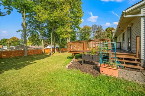 Exterior - 7514 Brambleside Ln, Mentor, OH 44060 photo 10 of 11