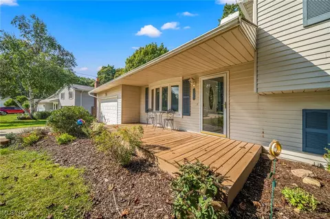 Exterior - 7514 Brambleside Ln, Mentor, OH 44060 photo 2 of 11
