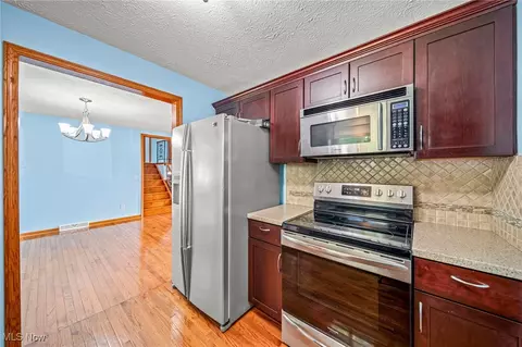 Kitchen - 7514 Brambleside Ln, Mentor, OH 44060 photo 2 of 2