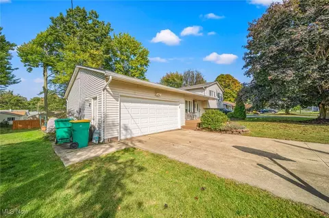 Exterior - 7514 Brambleside Ln, Mentor, OH 44060 photo 4 of 11