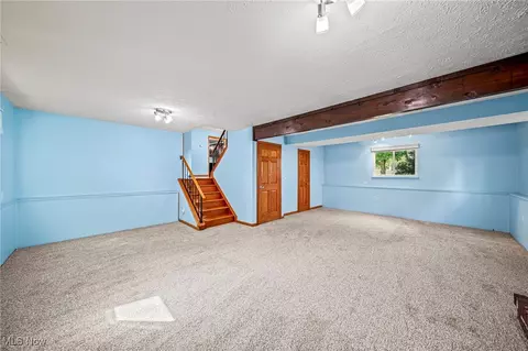 Living - 7514 Brambleside Ln, Mentor, OH 44060 photo 6 of 6