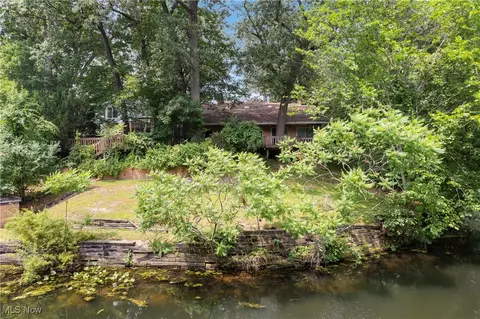 4567 Rex Lake Dr, Akron, OH 44319