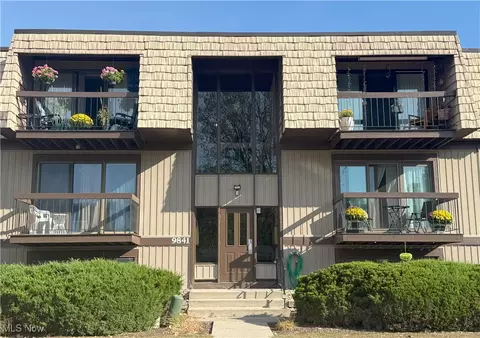 9841 Sunrise Blvd #P19, North Royalton, OH 44133