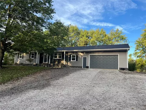 2184 S Pricetown Rd, Diamond, OH 44412