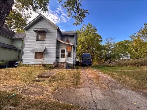 360 Freeman St NW, Warren, OH 44483