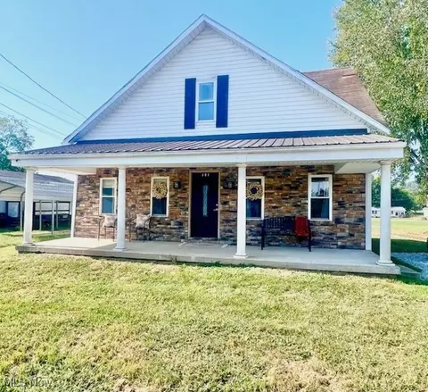 101 School House Dr, Evans, WV 25241