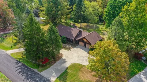 8388 Garfield Dr, Garrettsville, OH 44231