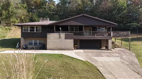 2853 Lake Washington Rd, Washington, WV 26181