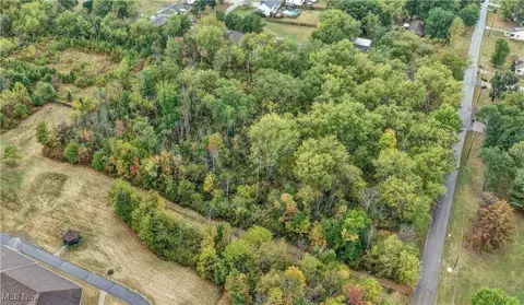 Pilot Knob Avenue Ne, Louisville, OH 44641