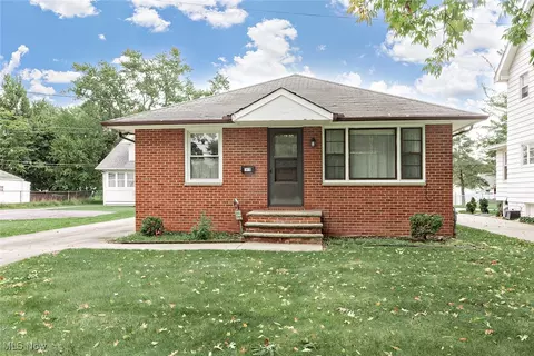 1415 Lander Rd, Mayfield Heights, OH 44124