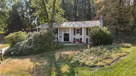 1138 Lindy Lane Ave SW, North Canton, OH 44720