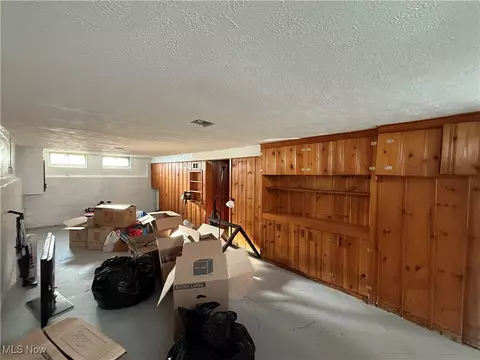 21051 Nicholas Ave, Euclid, OH 44123 photo 11