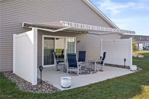 237 Silver Spring Cir, Elyria, OH 44035 photo 32