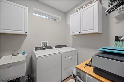 237 Silver Spring Cir, Elyria, OH 44035 photo 28