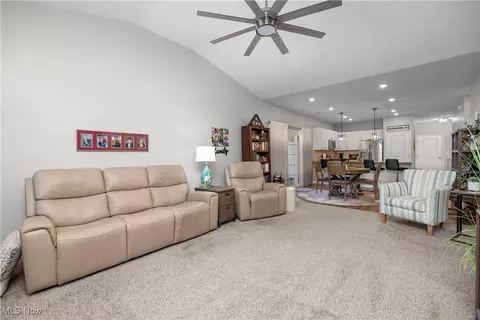 237 Silver Spring Cir, Elyria, OH 44035 photo 7