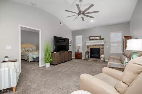 237 Silver Spring Cir, Elyria, OH 44035 photo 6