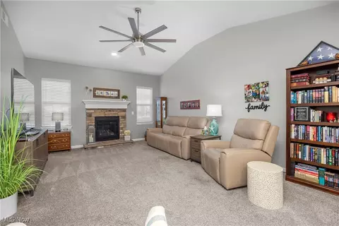 237 Silver Spring Cir, Elyria, OH 44035 photo 5