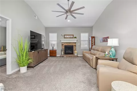 237 Silver Spring Cir, Elyria, OH 44035 photo 4