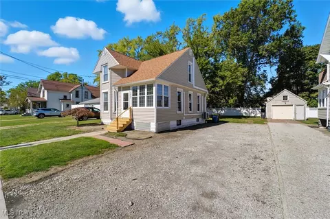 1627 W 6th St, Ashtabula, OH 44004 photo 2