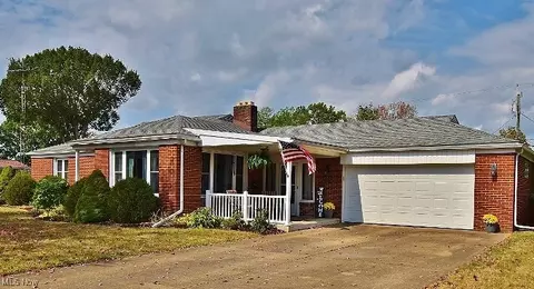 671 Orchard Ave NW, New Philadelphia, OH 44663