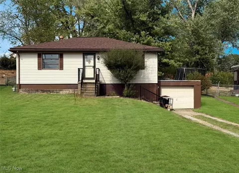 204 Beechwood Dr, Wintersville, OH 43953