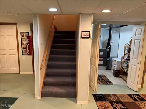 Entry Way - 131 Barrington Ct, Elyria, OH 44035 photo 4 of 4