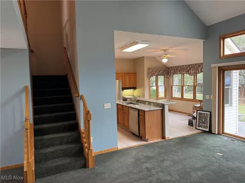 Entry Way - 131 Barrington Ct, Elyria, OH 44035 photo 3 of 4