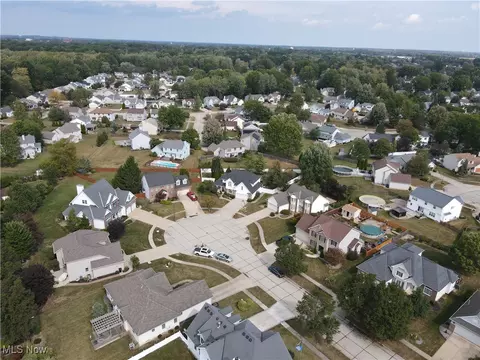 View/Area - 131 Barrington Ct, Elyria, OH 44035 photo 3 of 3