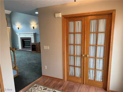 Entry Way - 131 Barrington Ct, Elyria, OH 44035 photo 2 of 4