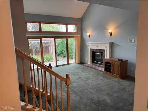 Living - 131 Barrington Ct, Elyria, OH 44035 photo 1 of 2
