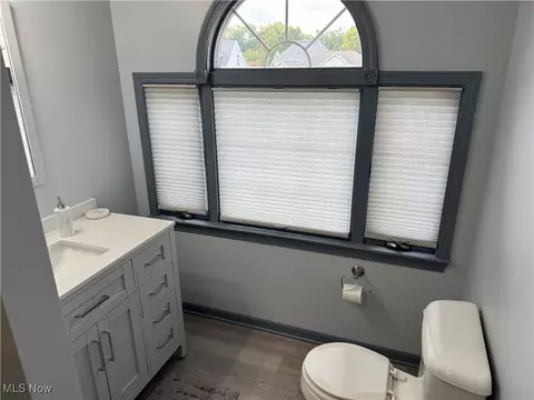 Bath - 131 Barrington Ct, Elyria, OH 44035 photo 5 of 5