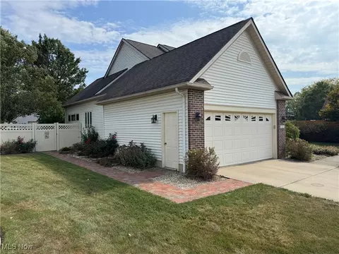 Exterior - 131 Barrington Ct, Elyria, OH 44035 photo 2 of 8