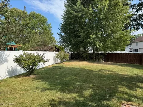Exterior - 131 Barrington Ct, Elyria, OH 44035 photo 4 of 8