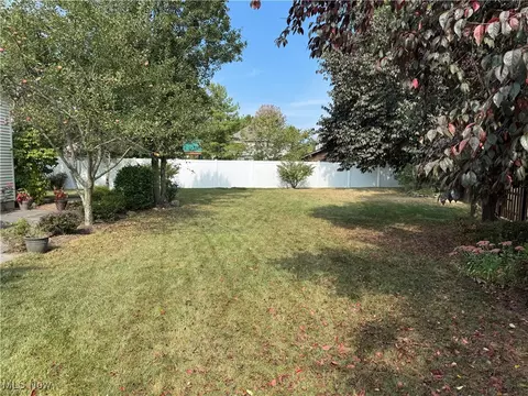 Exterior - 131 Barrington Ct, Elyria, OH 44035 photo 5 of 8
