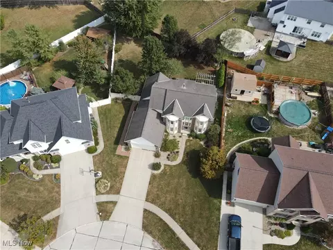 View/Area - 131 Barrington Ct, Elyria, OH 44035 photo 2 of 3