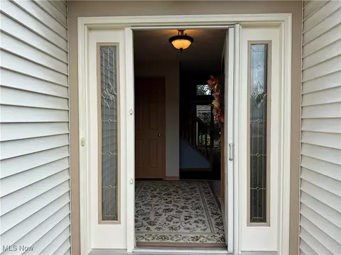 Entry Way - 131 Barrington Ct, Elyria, OH 44035 photo 1 of 4