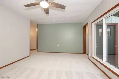 74 Aaron St, Berea, OH 44017 photo 6