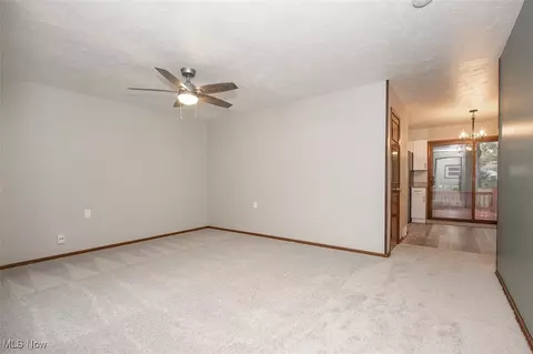 74 Aaron St, Berea, OH 44017 photo 5