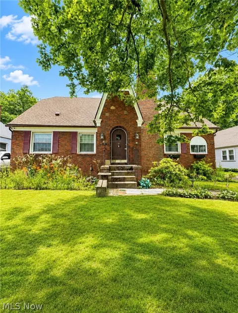 28 Terrace Dr, Youngstown, OH 44512