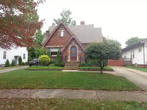 5845 Lotusdale Dr, Parma Heights, OH 44130