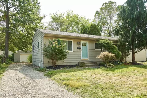 1087 Ellsworth Dr, Akron, OH 44313