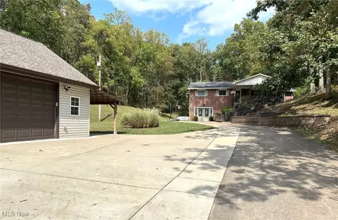 2250 Pettyville Rd, Parkersburg, WV 26101