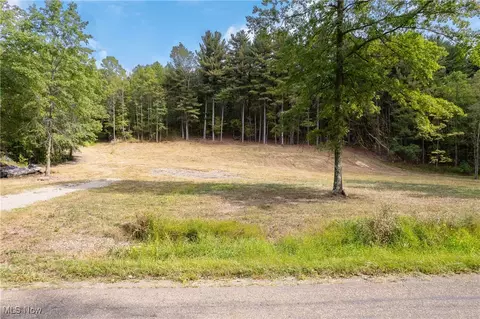 6113 Middle Run Rd NW, Dover, OH 44622