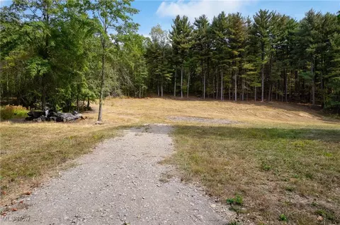 6113 Middle Run Rd NW, Dover, OH 44622 photo 2