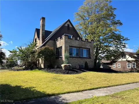 593 Dewey Ave, Cadiz, OH 43907