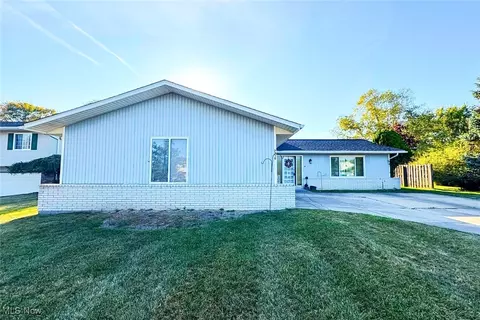 7210 Raynham Dr, Oakwood, OH 44146
