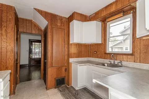 807 Bedford Ave NW, Canton, OH 44708 photo 14